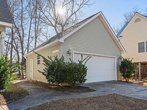 5th image of 409 Knoll Ct.