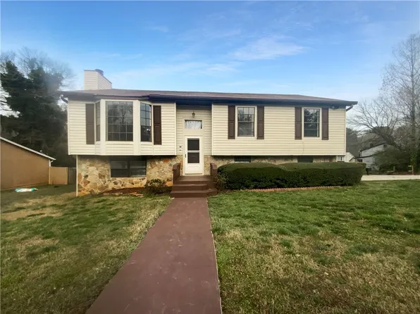 4933 Bayside Ct, Stone Mountain, GA 30088