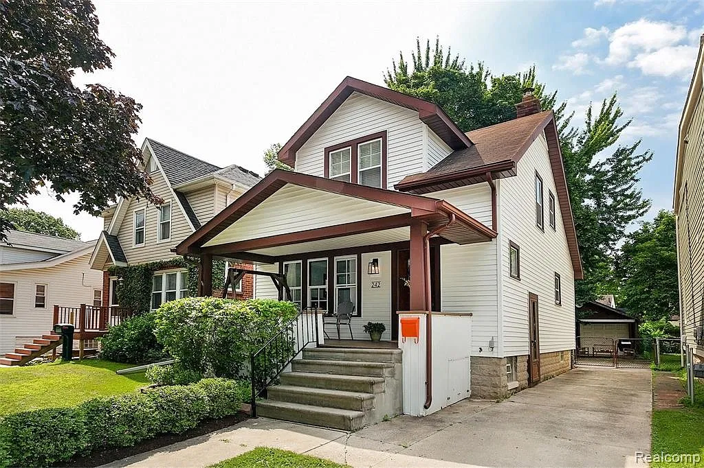 3 bed, 1100 sqft, $1,950 — Photo 1