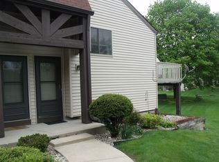 1182 Millpond Rd, Valparaiso, IN 46385