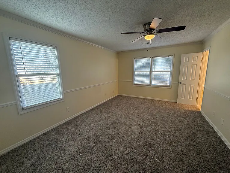 113 Suffolk Dr — Photo 10