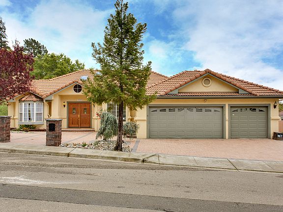 2nd image of 3909 Oakes Dr