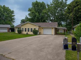 1716 S Irvington Dr, Yorktown, IN 47396
