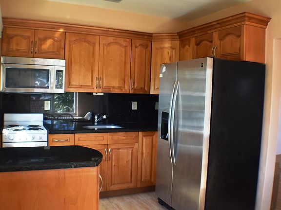 Granite counters and ample cabinet space