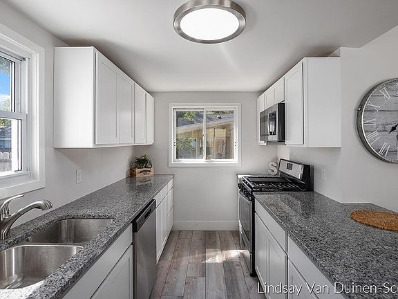 5th image of 246 Ann St NE