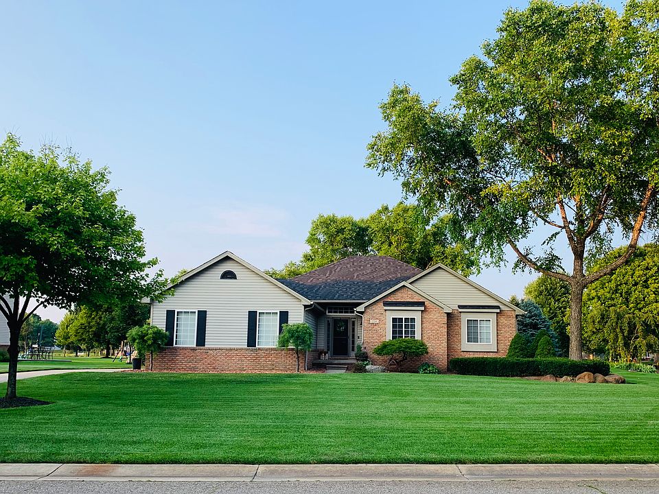 1st image of 224 Maplewood Dr