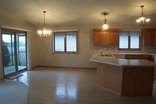 5th image of 905 4th Ave N