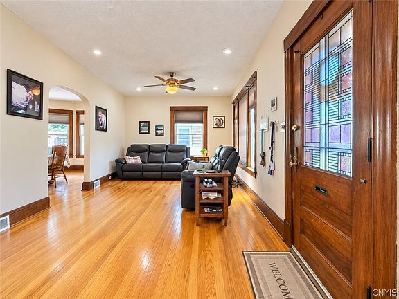 5th image of 133 Curtis Pl