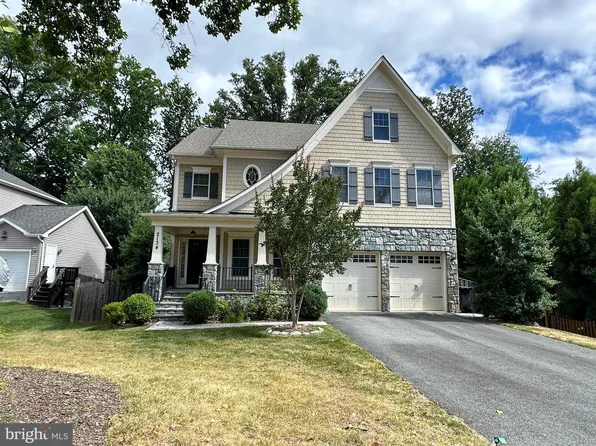 2134 Haycock Rd, Falls Church, VA 22043