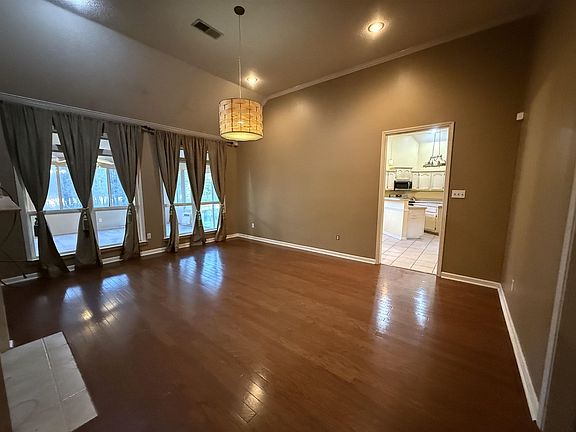3rd image of 30 Country Forest Dr