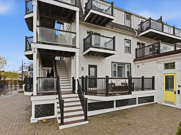 600 Shirley St #1 — Photo 16