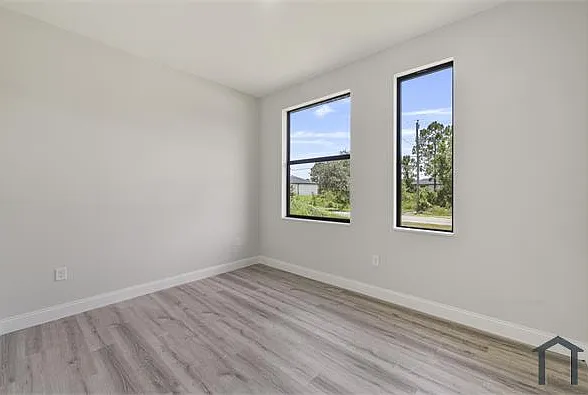 827 Carpenter St E — Photo 16