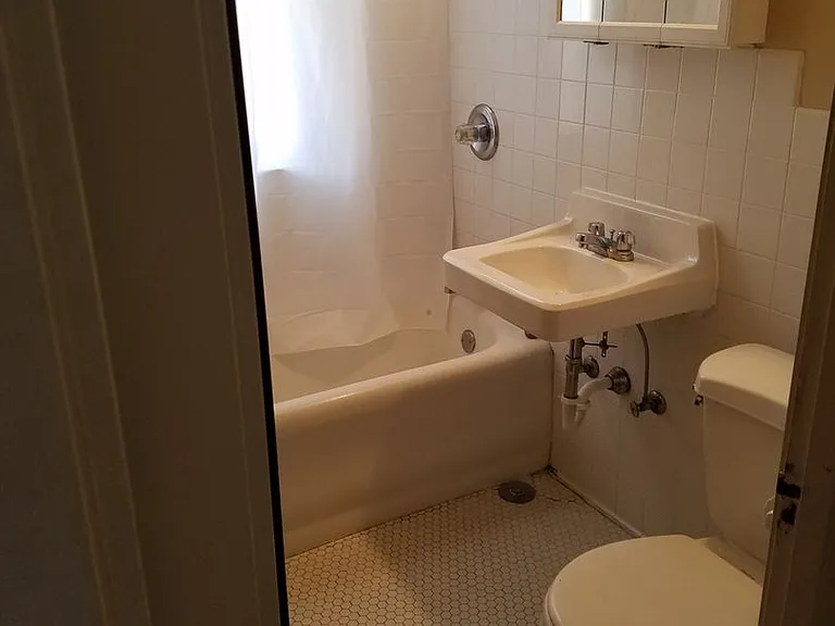 Balfour Apartments — Photo 8