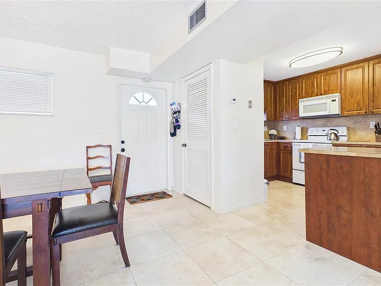 381 S Hollybrook Dr #106 — Photo 4