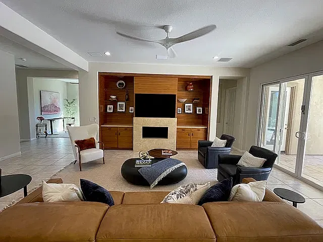 3 bed, 2482 sqft, $11,500 — Photo 2