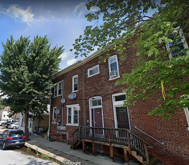 901 Queen St #4 — Photo 1