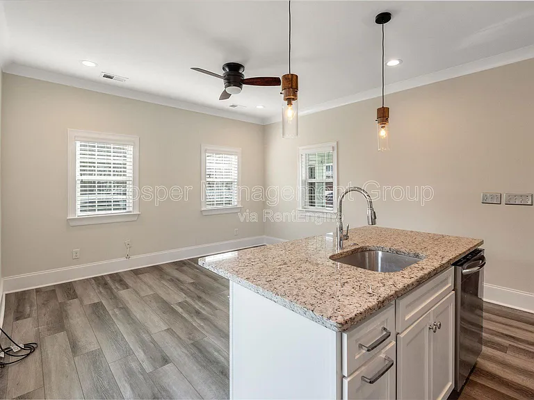 400 Sumter St — Photo 14