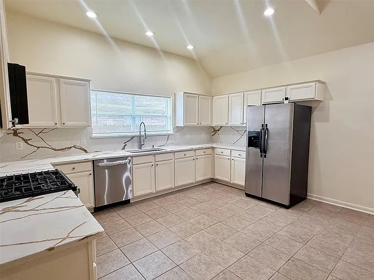 6530 Signal Point Ln — Photo 13