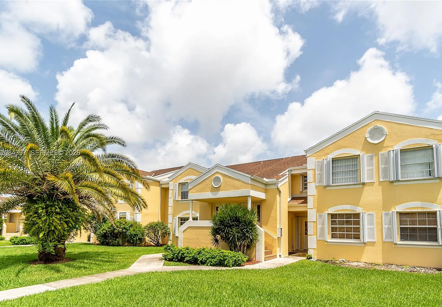 Keys Gate Condo No Seven — Photo 1