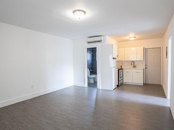 4th image of 730 NE 128th St APT 3