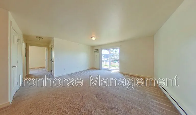 807 W Villard St #20 — Photo 2