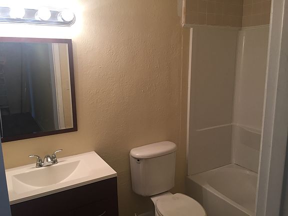 3rd image of 914 W Millard Ct