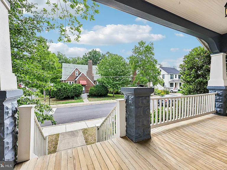 526 N Ivy St — Photo 9