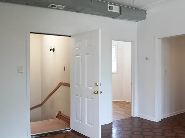 2025 W 35th St #2F — Photo 11