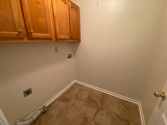 5th image of 130 Brookwood Cir