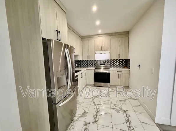 2 Snowsell St N #474, Kelowna, BC V1V 2E2