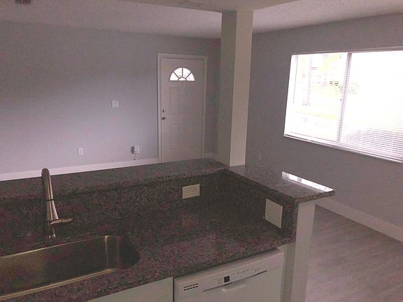5th image of 4102 Yellow Pine Ln