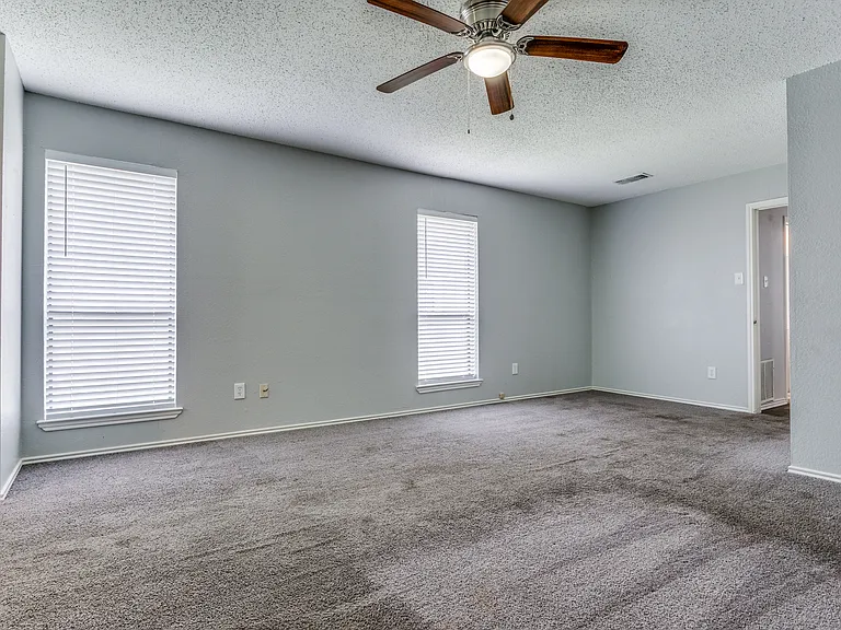 209 W Schreiber St — Photo 15