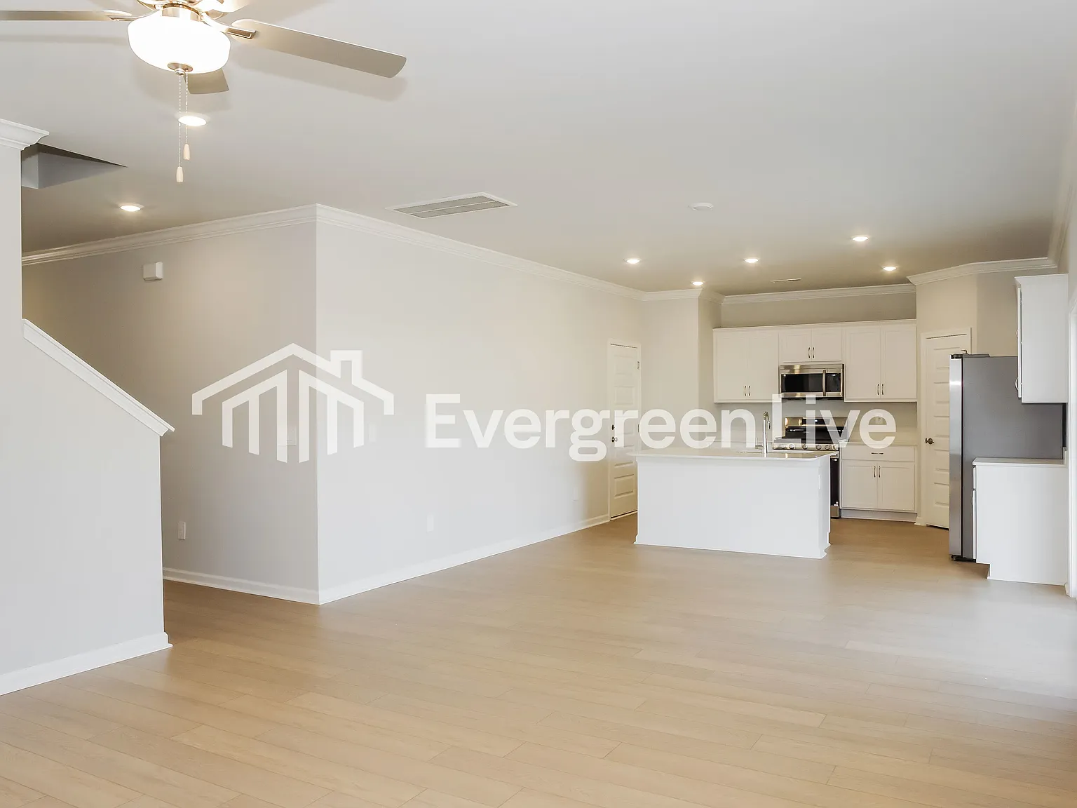 5 bed, 2.5 bath, 2360 sqft, $2,190 — Photo 3