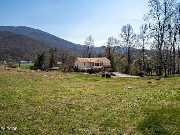 2nd image of 3375 Spring View Dr