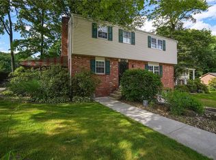 1520 Woodstream Dr, Glenshaw, PA 15116