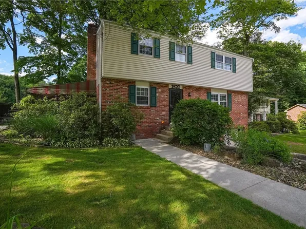 1520 Woodstream Dr, Glenshaw, PA 15116