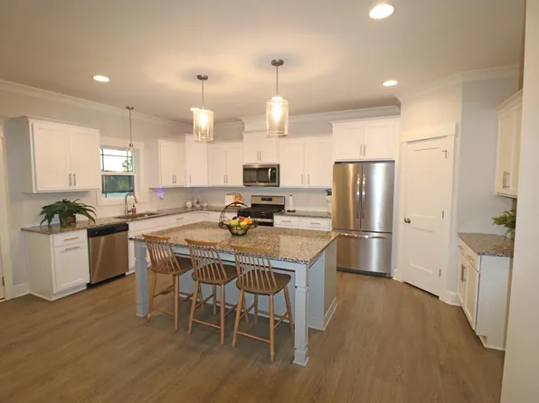 68 Hampshire Ct, Four Oaks, NC 27524