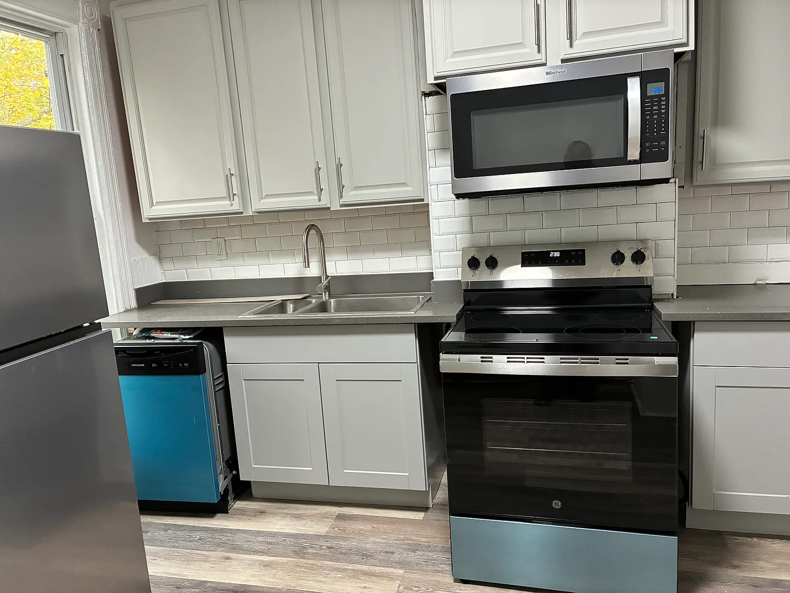 4 bed, 1200 sqft, $2,200 — Photo 2