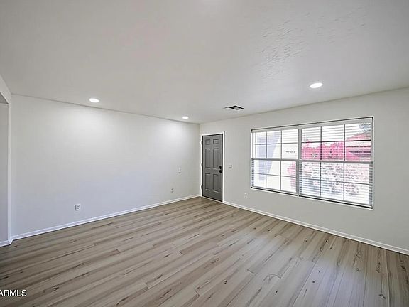 5th image of 3107 W POLLACK Street