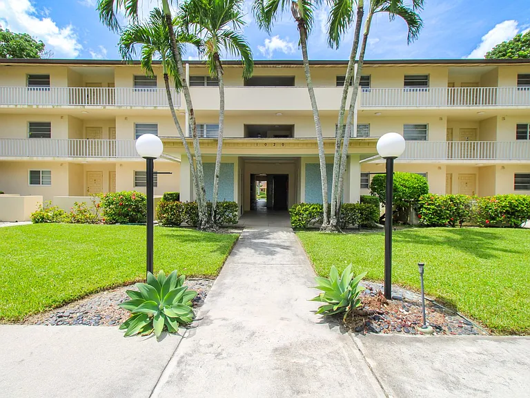 1020 Palm View Dr #C-104 — Photo 3