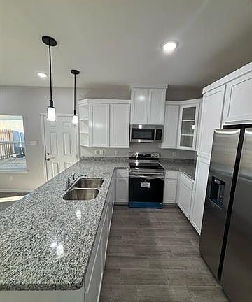 2nd image of 5815 Colegio Ln