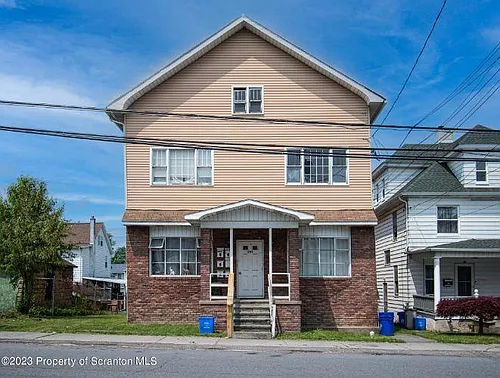 1209 Main St #3 Photo 1