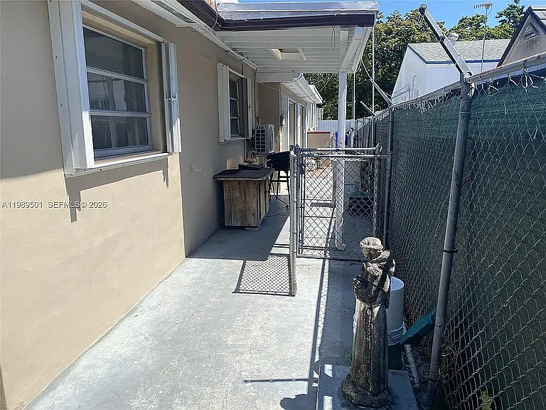 3302 SW 10th St #3 — Photo 10