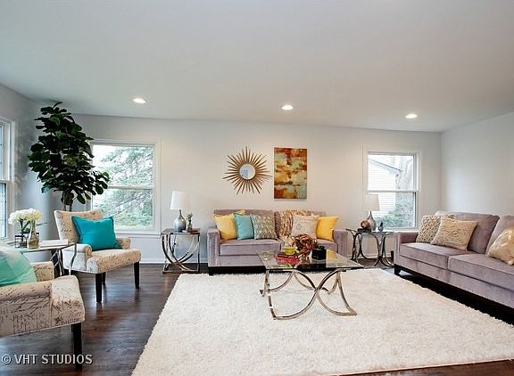 3rd image of 424 Castlewood Ln
