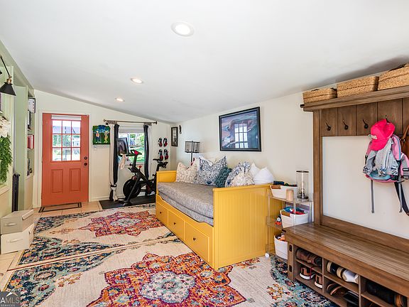 5th image of 3056 Vine Cir