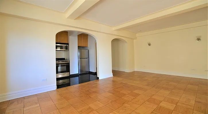 Rented by Manhattan Realty Group | media 9