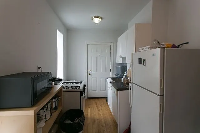 837 W Cornelia Ave #S3 — Photo 2