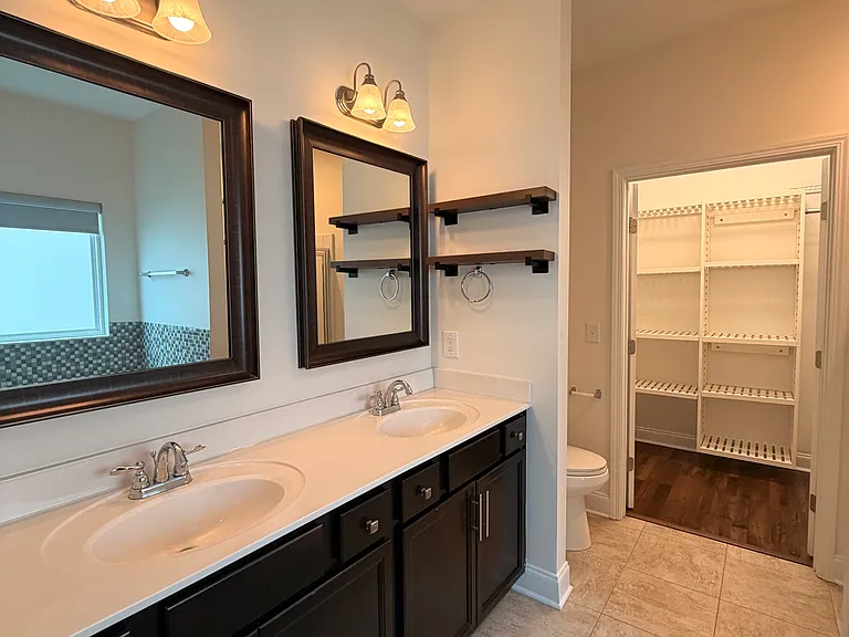 466 Carriage House Ln — Photo 12