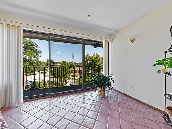 3rd image of 5146 Belden Ave APT G3
