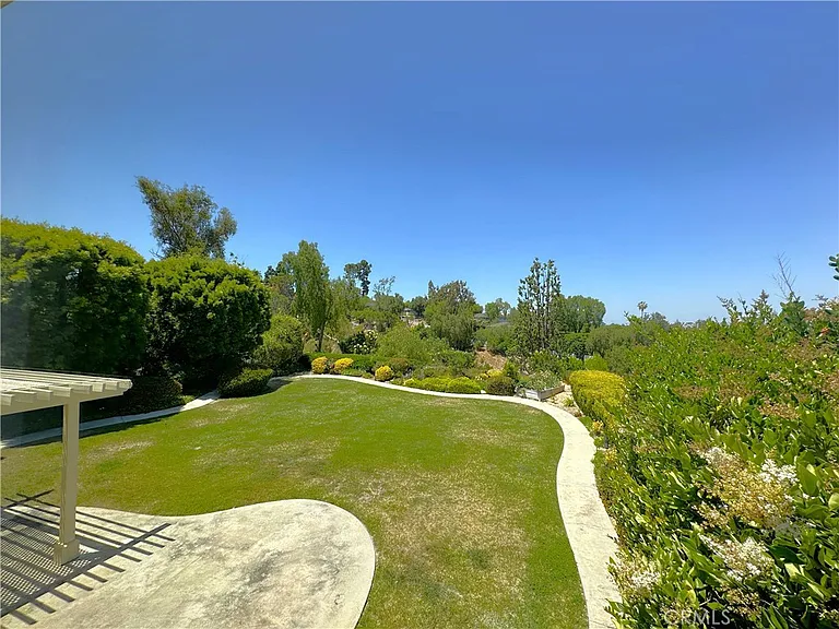 26543 Academy Dr — Photo 43